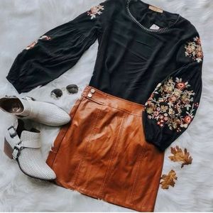 Plus Size Floral Embroidery Balloon Sleeve Top